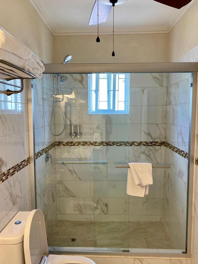 Ixoras Beach Apartments セントピーター エクステリア 写真